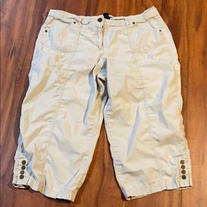 ladies 16 Capri cropped pants
